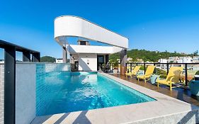 Confortável Loft Duplex em Condomínio com Piscina